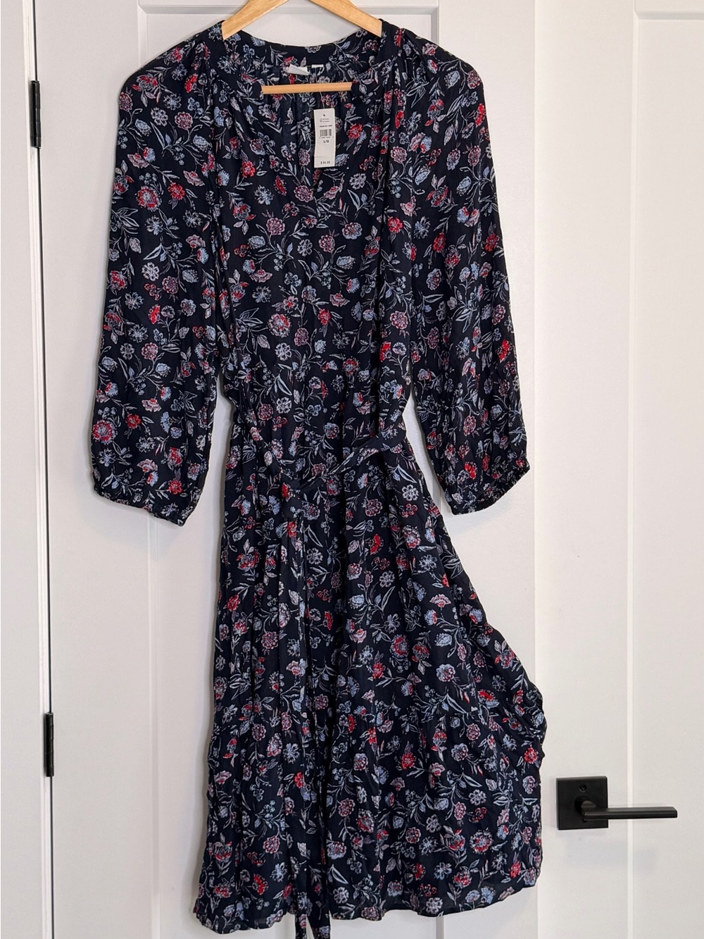 ๐2 for 20-GAP Navy Dress with Red and Light Blue Floral Print